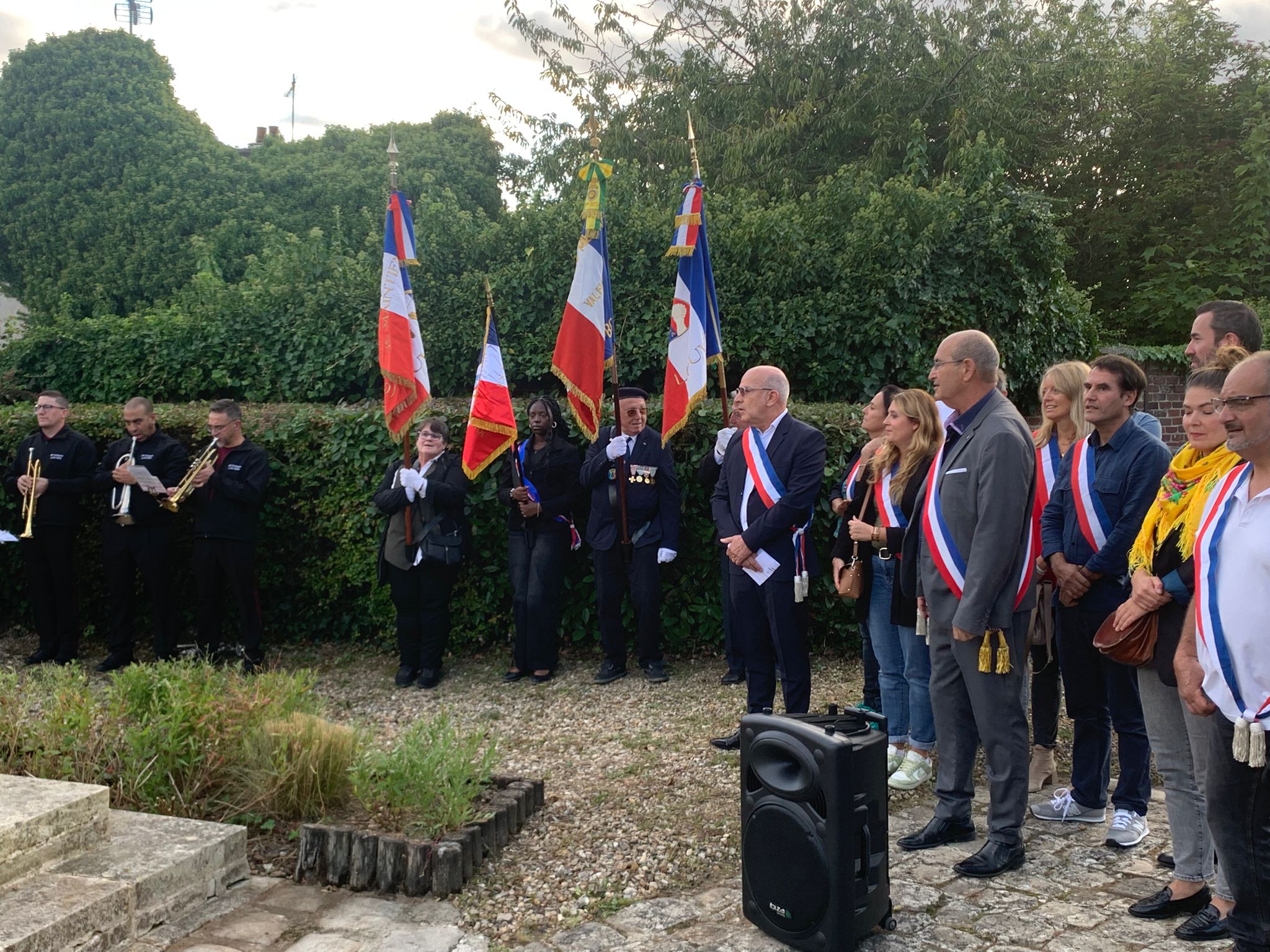 Cérémonie de la libération de Louvres